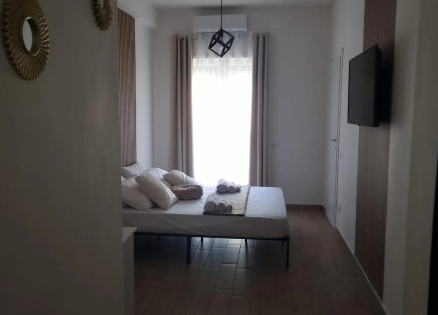 Niluna Naples